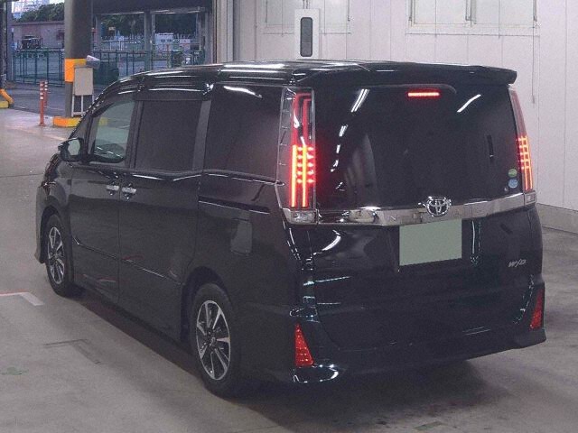 2018 Toyota Noah SI WXB auction photo 2