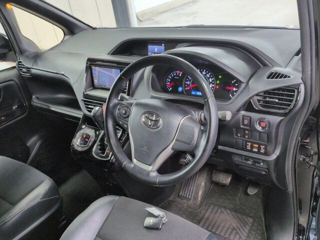 2018 Toyota Noah SI WXB auction photo 3