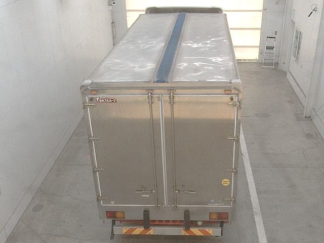 2015 Isuzu Forward Wing auction photo 3