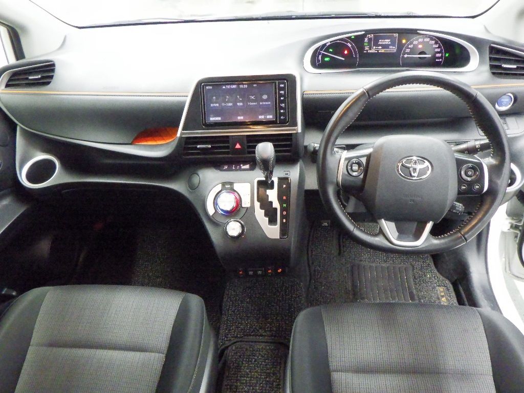 2019 Toyota Sienta Hybrid Fanbase G auction photo 3