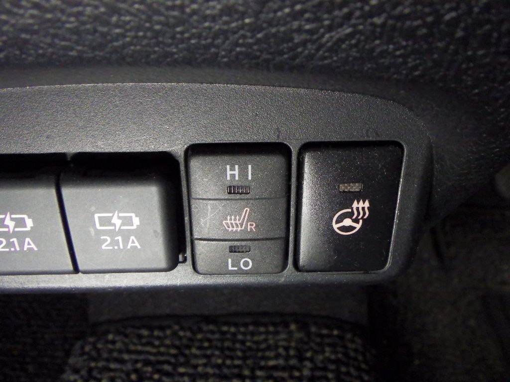 2019 Toyota Sienta Hybrid Fanbase G auction photo 8
