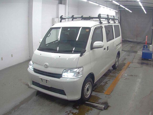 2021 Mazda ボンゴバン DX 4WD auction photo 4