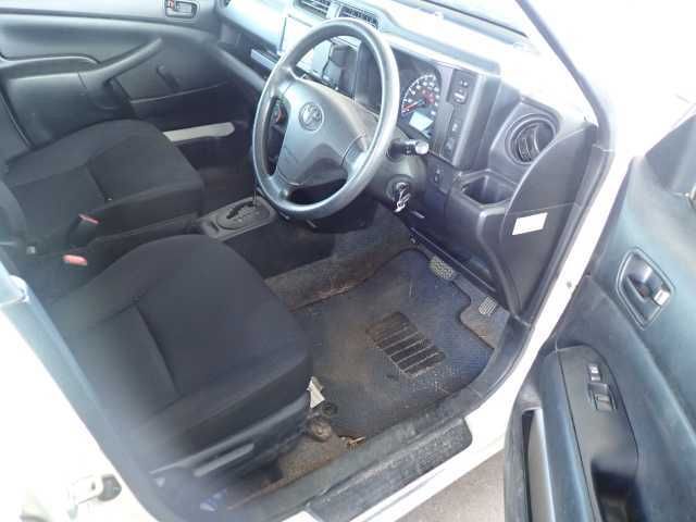 2020 Toyota Probox DXコンフォート 4WD auction photo 3