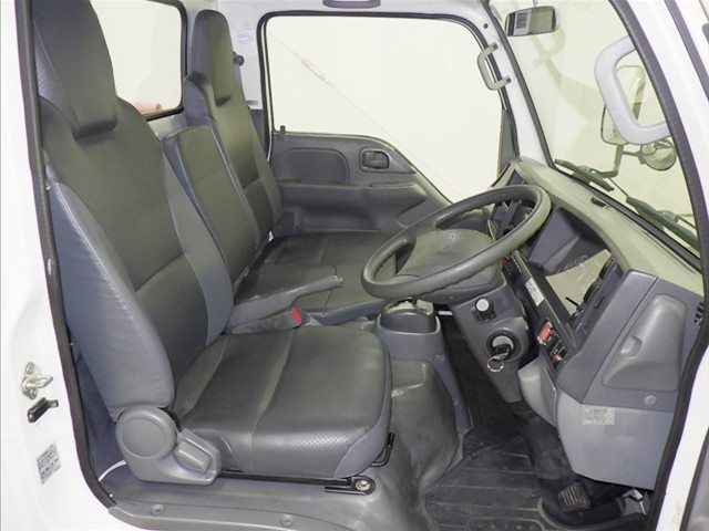 2019 Isuzu Elf With crane auction photo 5