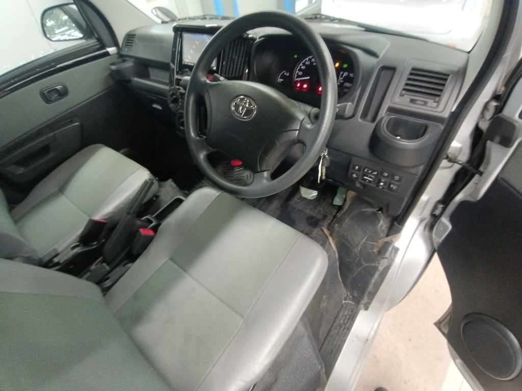 2022 Toyota TownAce Van GL 4WD auction photo 9