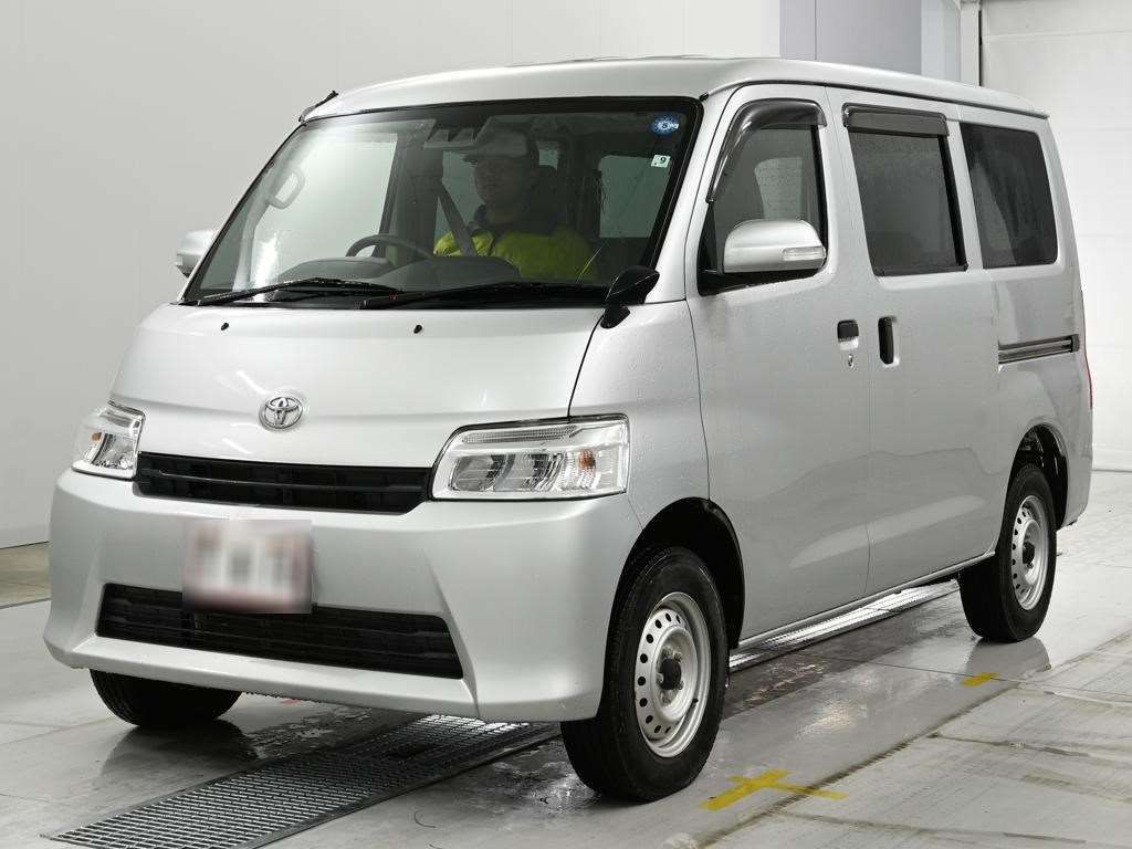 2022 Toyota TownAce Van GL 4WD Japan auction vehicle