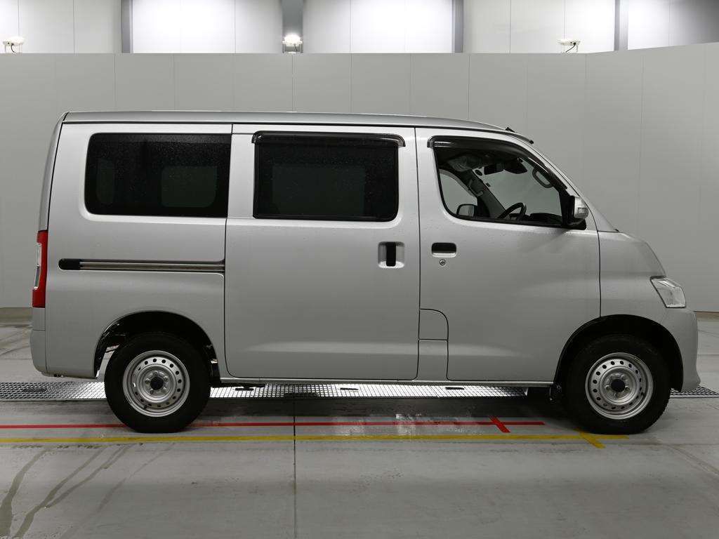 2022 Toyota TownAce Van GL 4WD auction photo 3