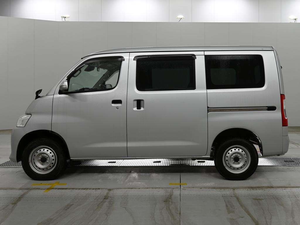 2022 Toyota TownAce Van GL 4WD auction photo 4