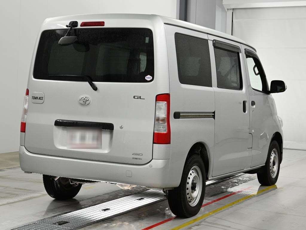 2022 Toyota TownAce Van GL 4WD auction photo 2