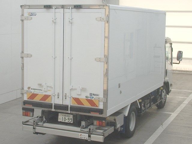 2022 Isuzu Elf Refrigerated and frozen trucks auction photo 2