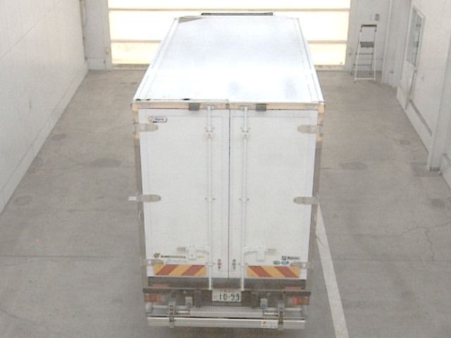 2022 Isuzu Elf Refrigerated and frozen trucks auction photo 3