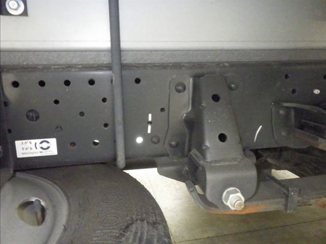 2022 Isuzu Elf Refrigerated and frozen trucks auction photo 5