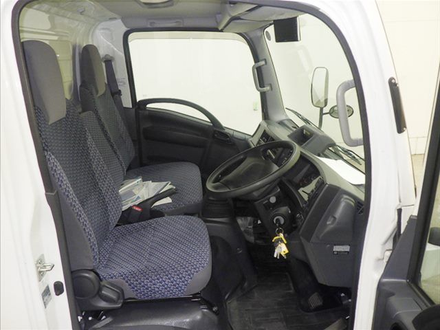 2022 Isuzu Elf Refrigerated and frozen trucks auction photo 6