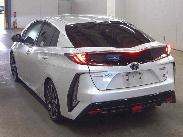 2021 Toyota Prius PHEV S GR Sport auction photo 2