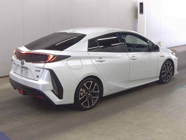 2021 Toyota Prius PHEV S GR Sport auction photo 5