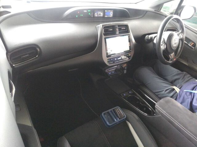 2021 Toyota Prius PHEV S GR Sport auction photo 3