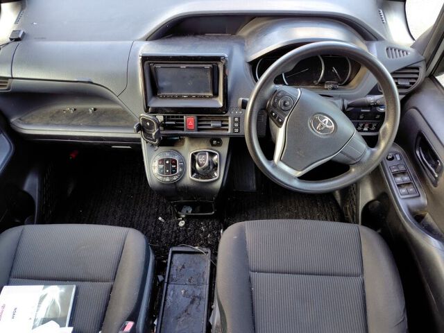 2014 Toyota Noah HV X auction photo 3