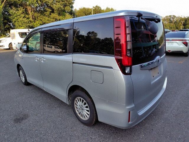 2014 Toyota Noah HV X auction photo 2