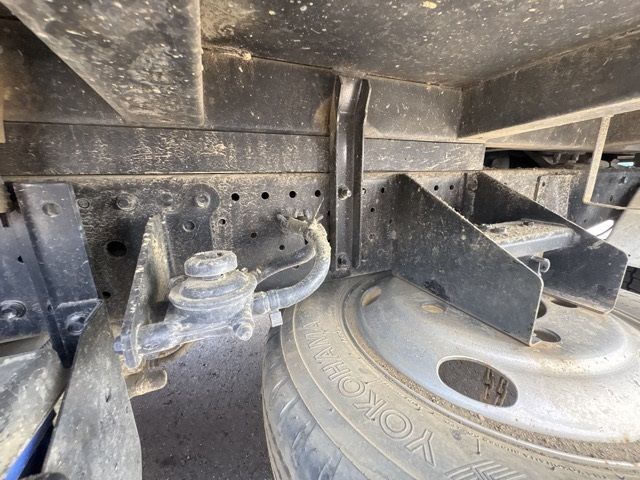 2013 Isuzu Elf dump auction photo 12