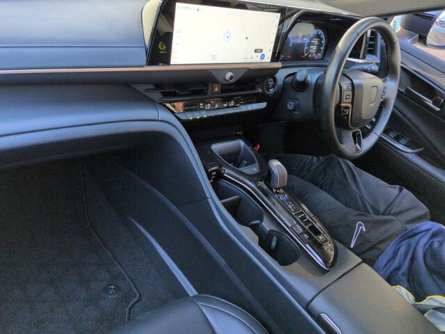 2024 Toyota Crown Crossover G 4WD auction photo 3