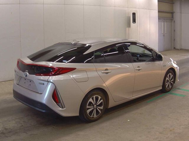 2017 Toyota Prius PHEV Sナビパッケージ auction photo 5