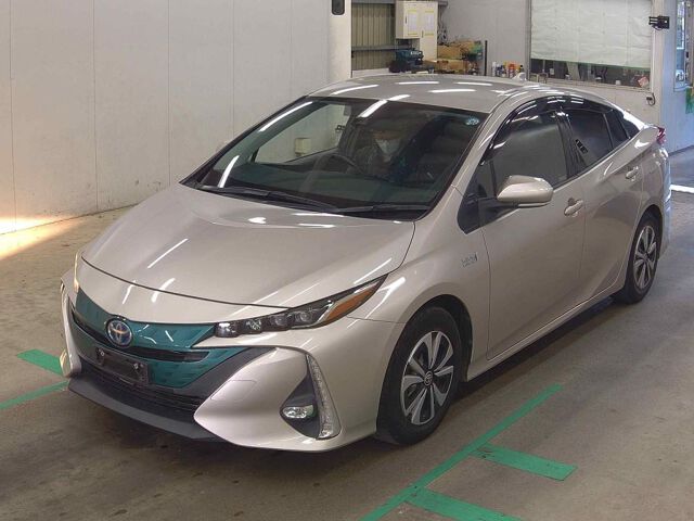 2017 Toyota Prius PHEV Sナビパッケージ auction photo 4