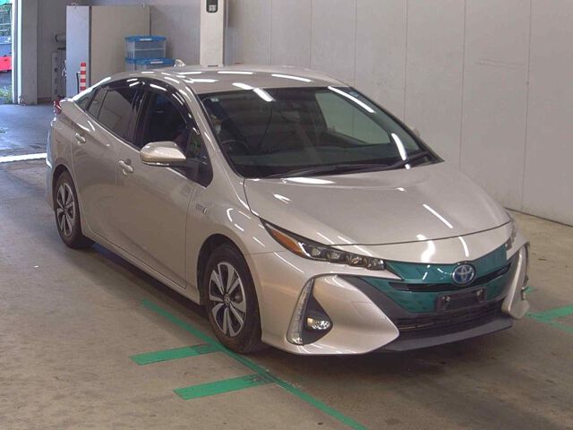 2017 Toyota Prius PHEV Sナビパッケージ Japan auction vehicle