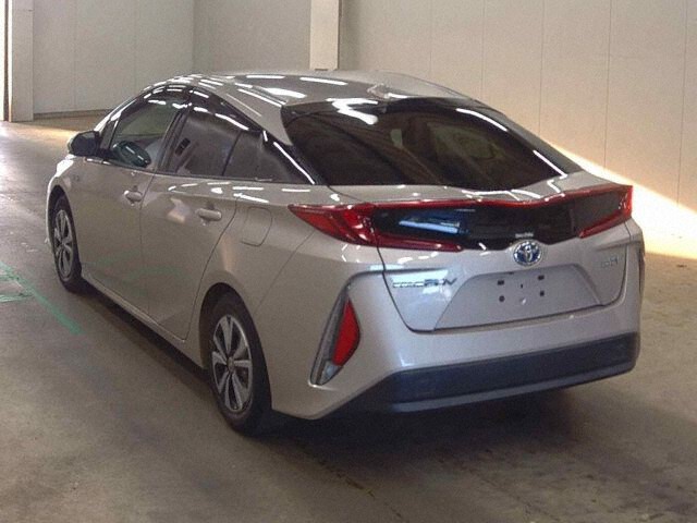 2017 Toyota Prius PHEV Sナビパッケージ auction photo 2
