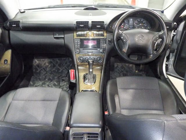 2007 Mercedes-Benz C-Class Station Wagon C180コンプアバンG auction photo 3