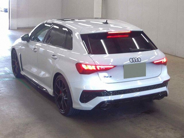 2023 Audi RS3スポーツバック ベースグレード 4WD auction photo 2