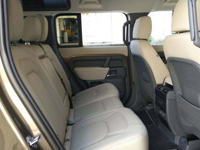 2023 Land Rover ディフェンダー 110 S P300 4WD auction photo 6