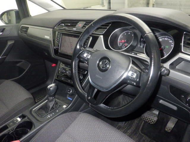 2017 Volkswagen ゴルフトゥーラン TSIコンフォートライン auction photo 3