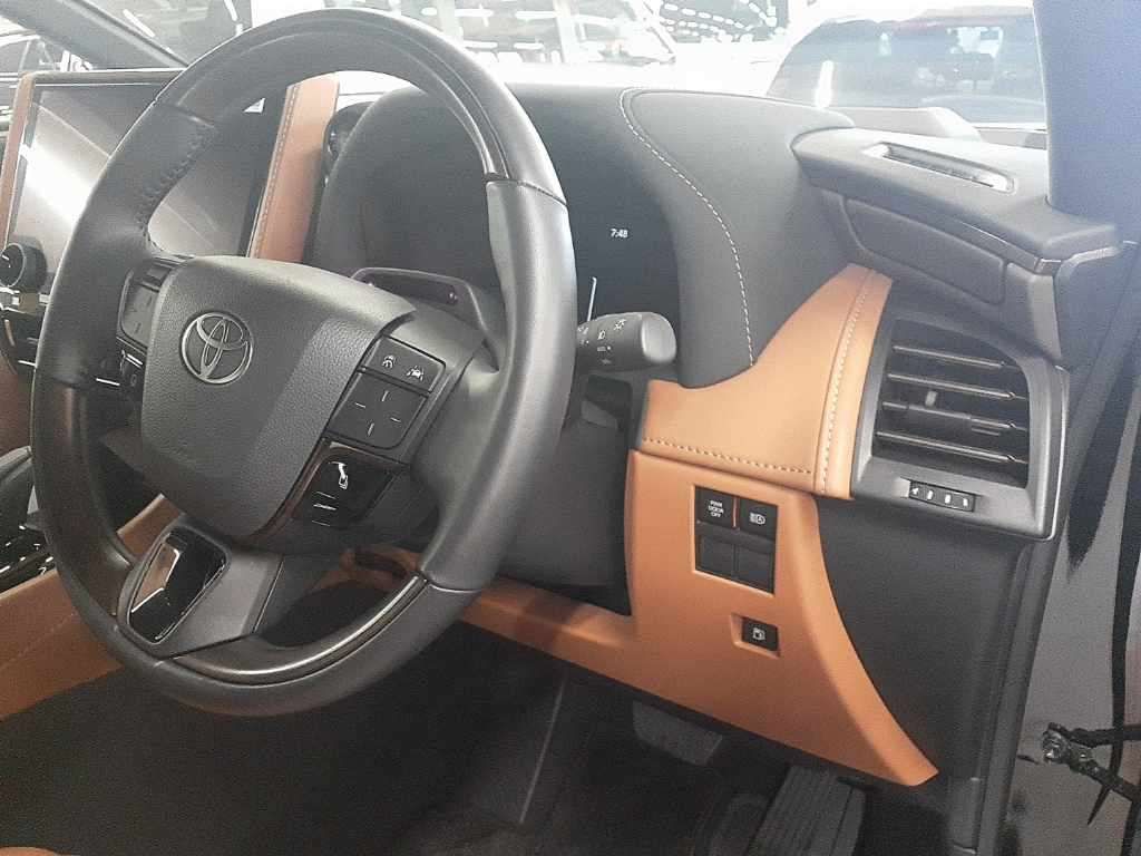 2025 Toyota Vellfire Z Premier auction photo 9