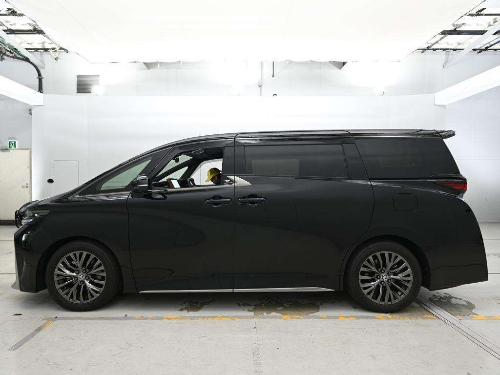 2025 Toyota Vellfire Z Premier auction photo 4