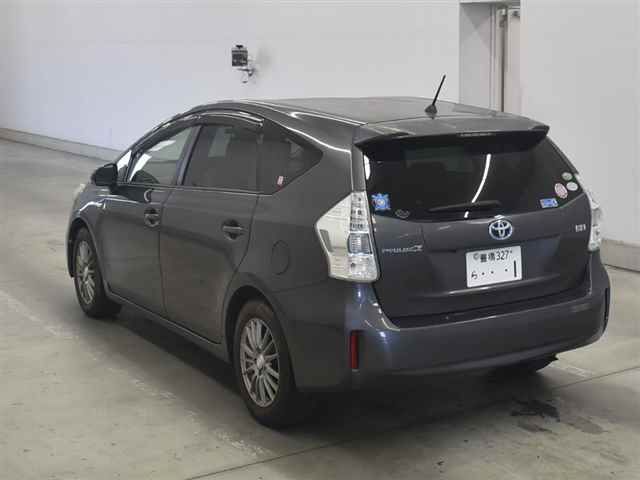 2014 Toyota Prius Alpha G auction photo 2