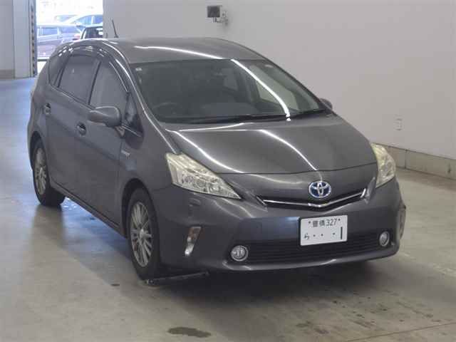 2014 Toyota Prius Alpha G Japan auction vehicle