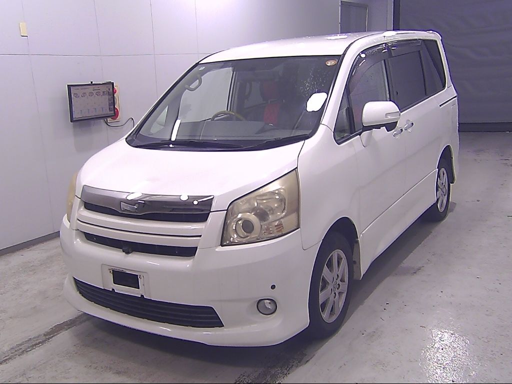 2008 Toyota Noah 4WD S Gエディション auction photo 4