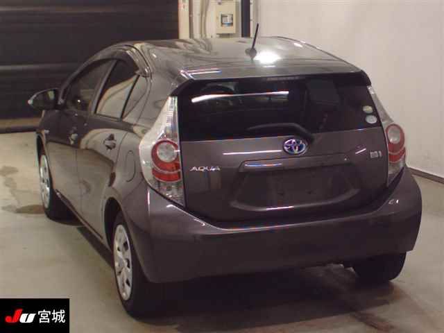 2014 Toyota Aqua S auction photo 2