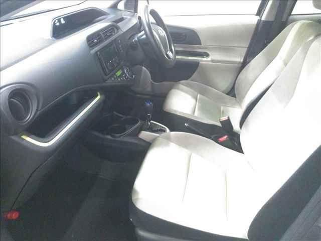 2014 Toyota Aqua S auction photo 3