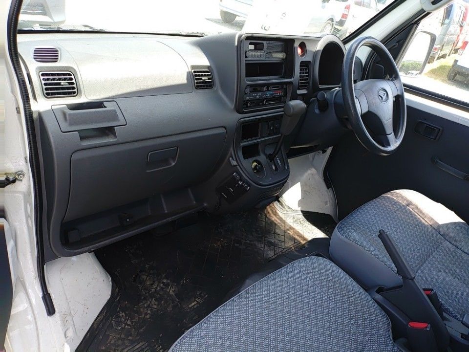 2016 Daihatsu ハイゼット カーゴ auction photo 16