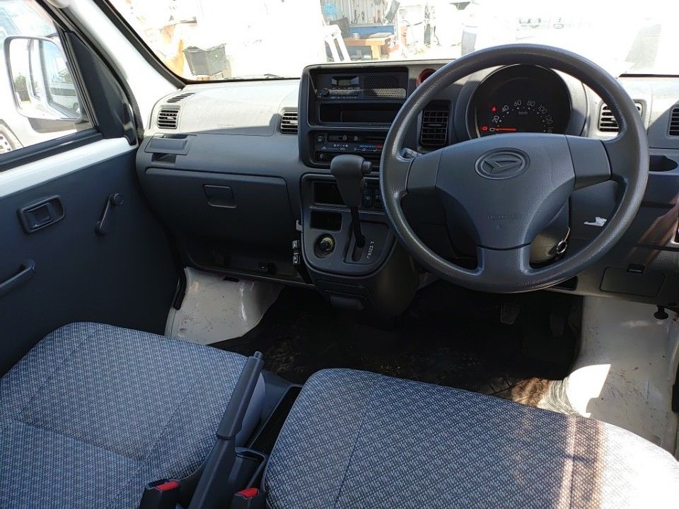 2016 Daihatsu ハイゼット カーゴ auction photo 3