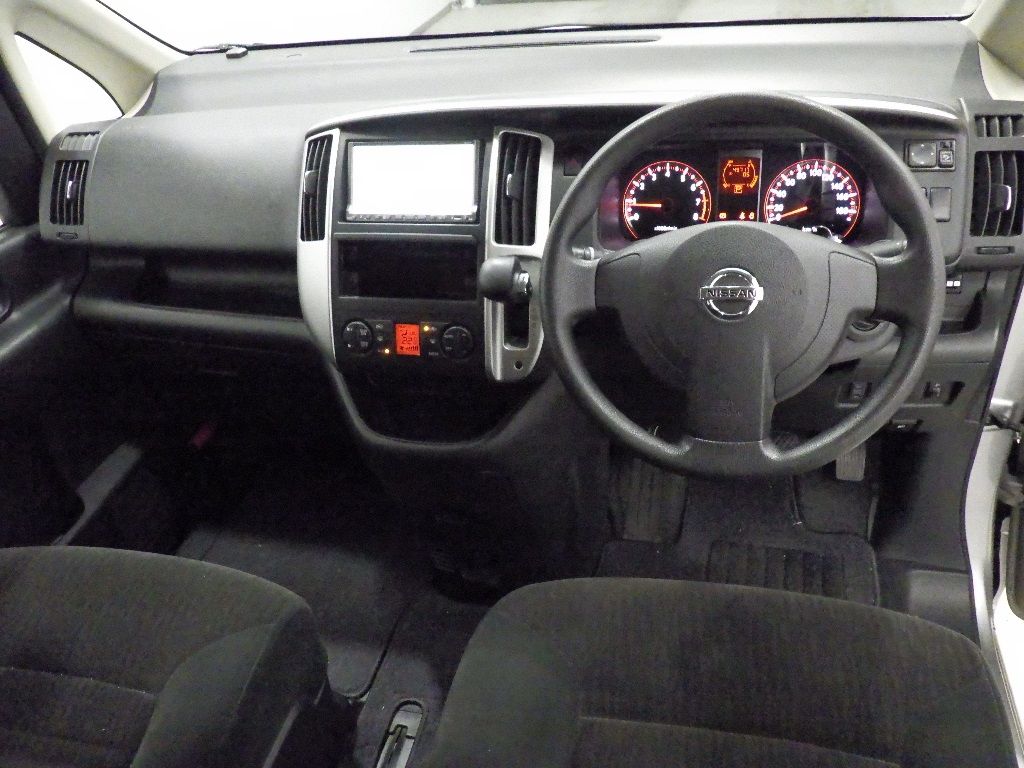2008 Nissan Serena 20S auction photo 3