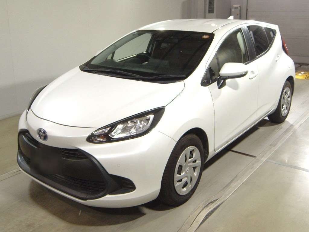 2022 Toyota Aqua X Japan auction vehicle