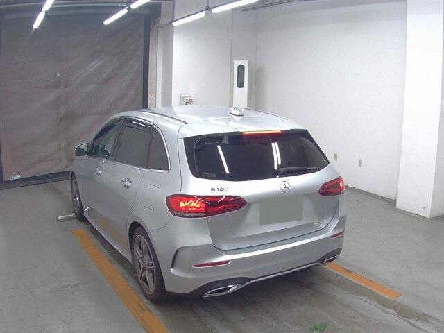 2019 Mercedes-Benz B-Class B180 AMG Line auction photo 2