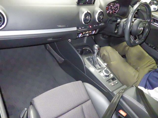 2017 Audi A3 Sedan 1.4TFSIスポSライ auction photo 3