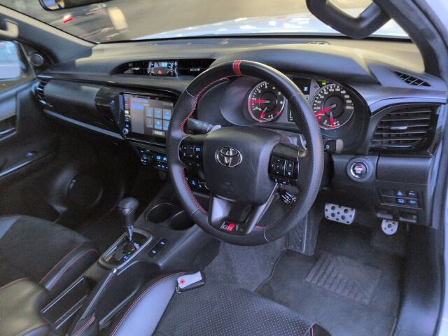 2022 Toyota Hilux Z GR Sport 4WD auction photo 6
