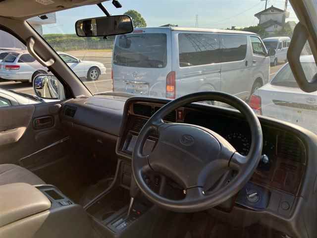 1999 Toyota Hiace リビングサルーンEX ディーゼル auction photo 3