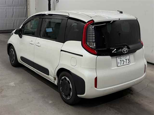 2022 Toyota Sienta Z auction photo 2