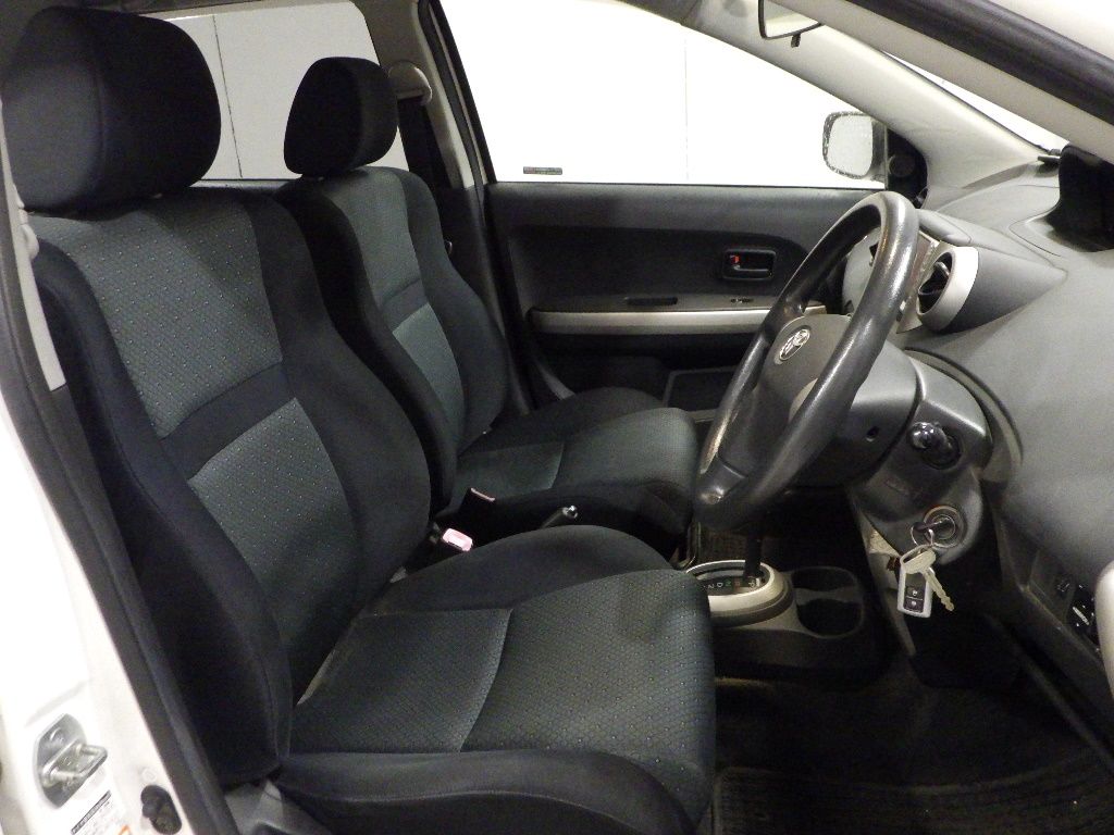 2005 Toyota Ist 1.3F L Edition auction photo 6
