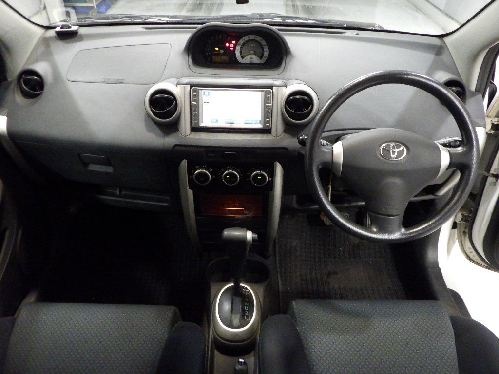 2005 Toyota Ist 1.3F L Edition auction photo 3
